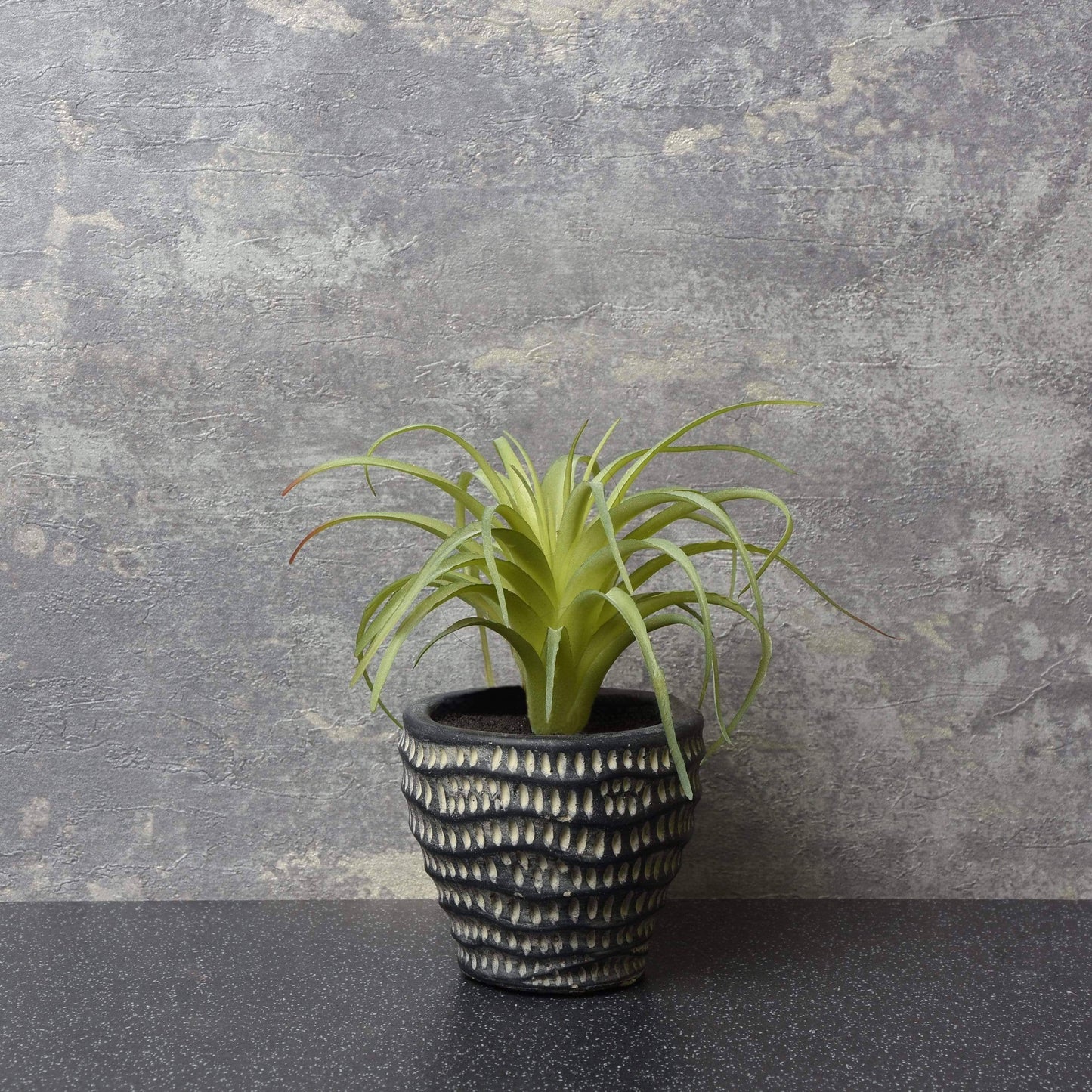 Artificial Succulents and Small Potted Plants – Lifelike and Low-Maintenance Home Décor