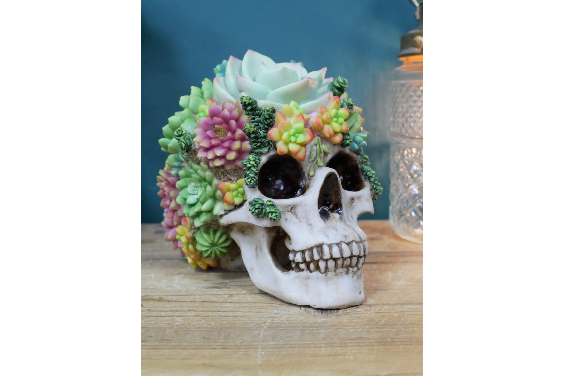 Skulls Resin with Flowery Hair