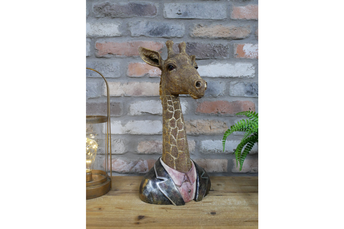 Giraffe Bust Ornament – Quirky and Elegant Home Décor