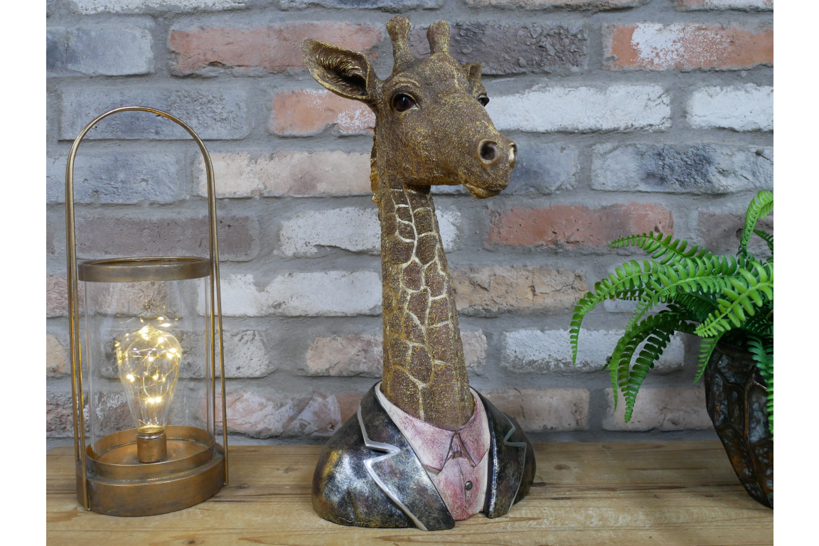 Giraffe Bust Ornament – Quirky and Elegant Home Décor