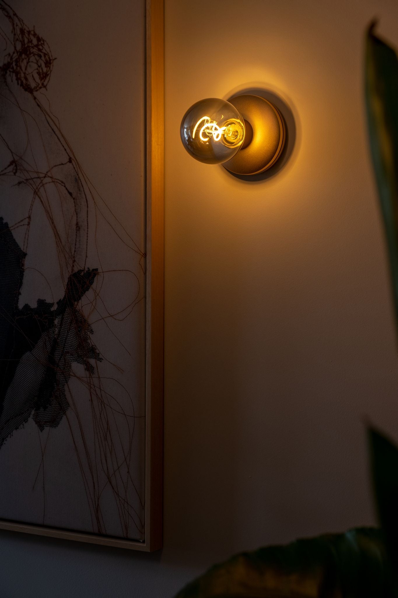 Humble Bee Wireless & Rechargeable OutdoorIndoor Wall Light